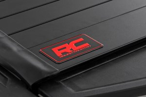 Chevrolet Colorado Hard Roll Up Bed Cover - Rough Country - Matte Black with Aluminum Slats - Matte Black - '23-'25